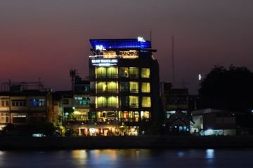 Riverfront hotel exterior at night at Baan Wanglang Riverside