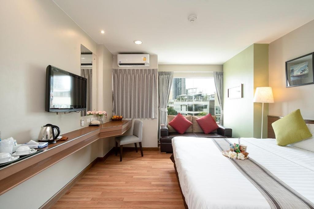 Twin guest bedroom at Bangkok Loft Inn