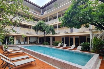 Courtyard swimming pool at Feung Nakorn Balcony
