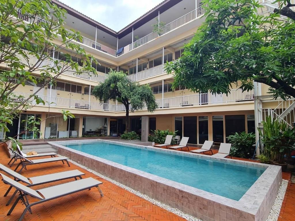 Courtyard swimming pool at Feung Nakorn Balcony