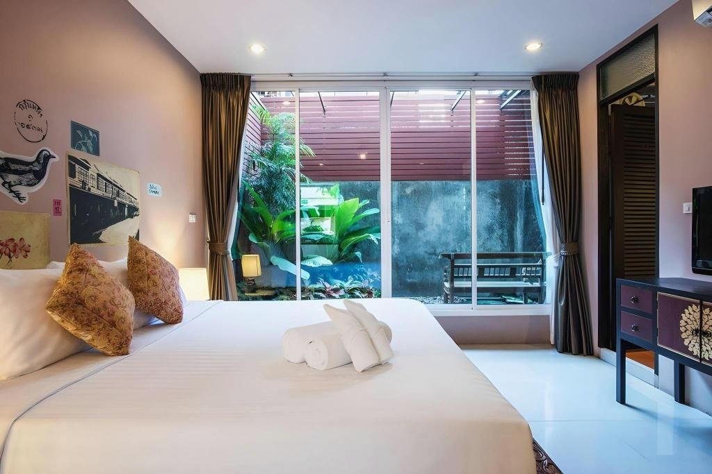 Guest bedroom with coloured window screens at Feung Nakorn Balcony