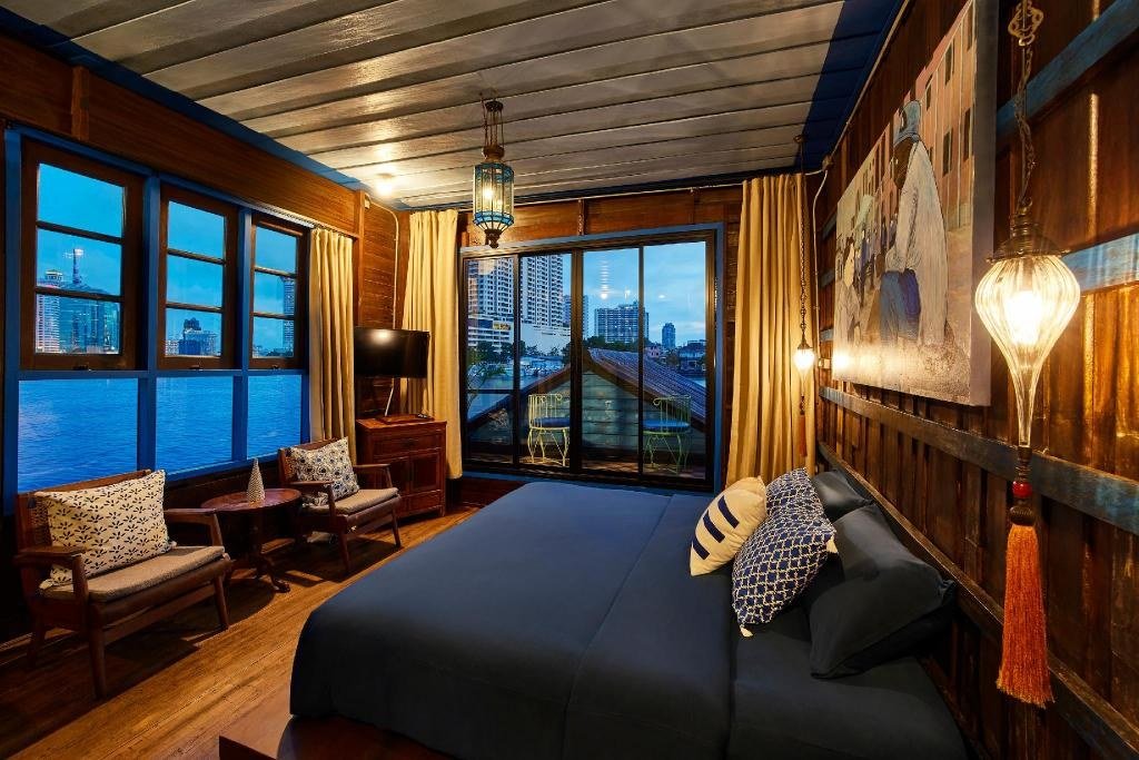 Guest bedroom beside the river at Loy La Long Hotel
