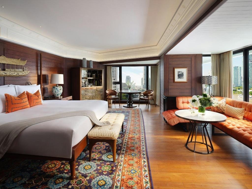 Guest bedroom with sitting area at Mandarin Oriental, Bangkok