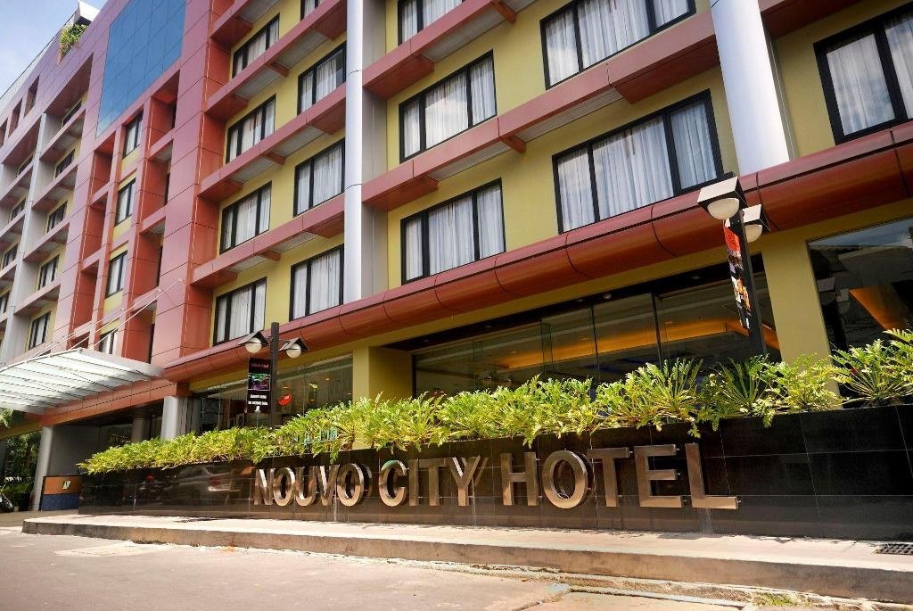 Hotel street facade at Nouvo City Hotel