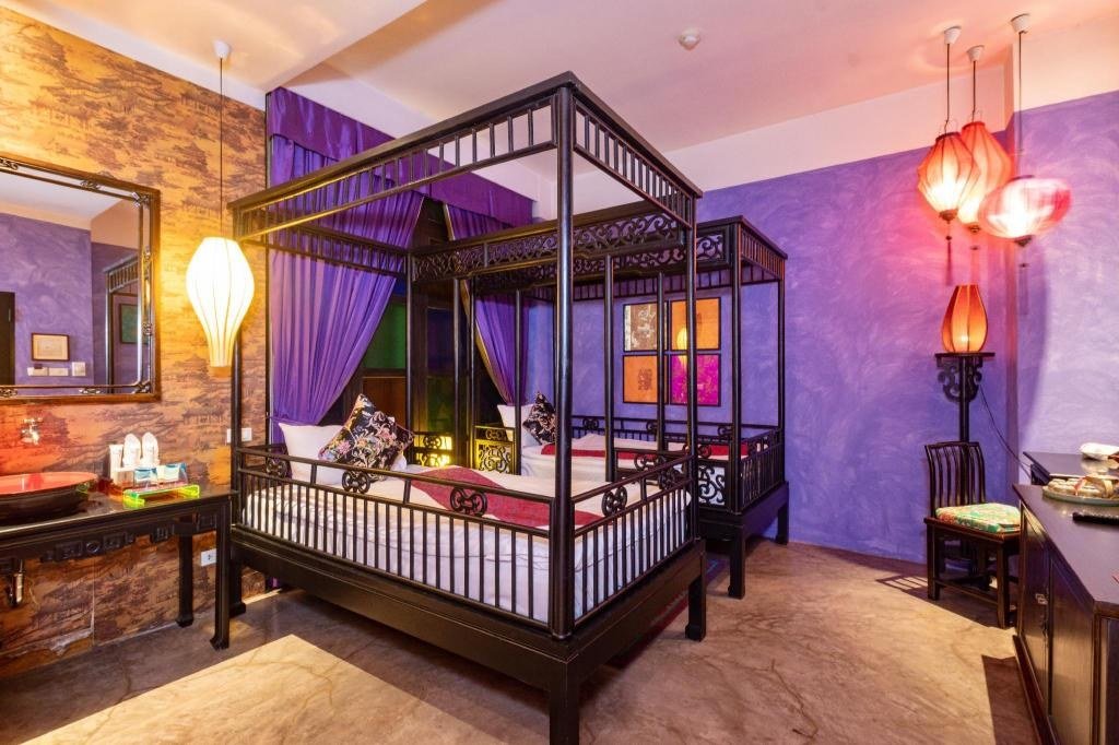 Guest bedroom with four-poster bed at Shanghai Mansion Bangkok