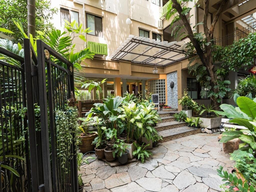 Plant-lined entrance courtyard at Sourire at Rattanakosin Island Hotel