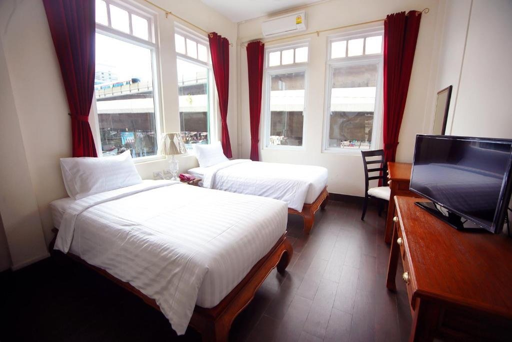 Twin guest bedroom at The Myth-Sud Sathorn