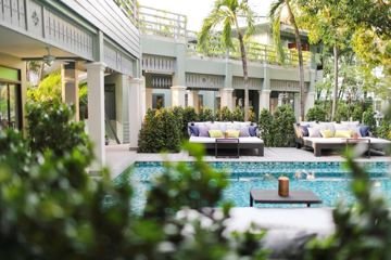 Garden courtyard and swimming pool at The Raweekanlaya Bangkok Wellness Cuisine Resort