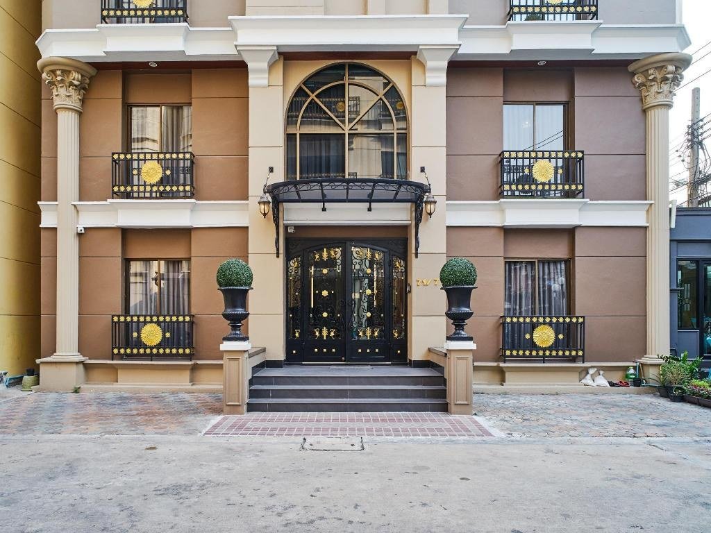 Hotel entrance and facade at The Star of Sathorn