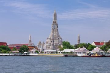 Central prang and surrounding structures at Wat Arun
