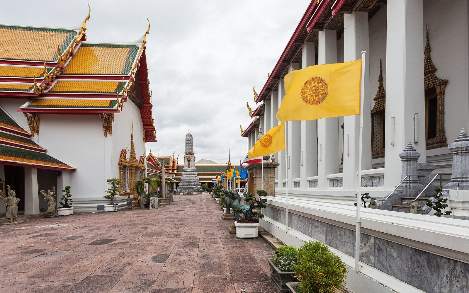 Temple buildings beside a courtyard at Wat Pho
