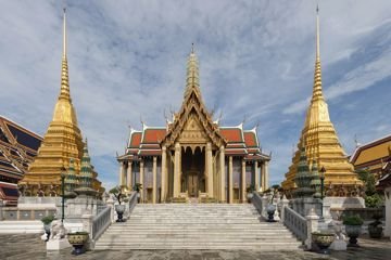 Prasat Phra Thep Bidorn and golden chedis at Wat Phra Kaew